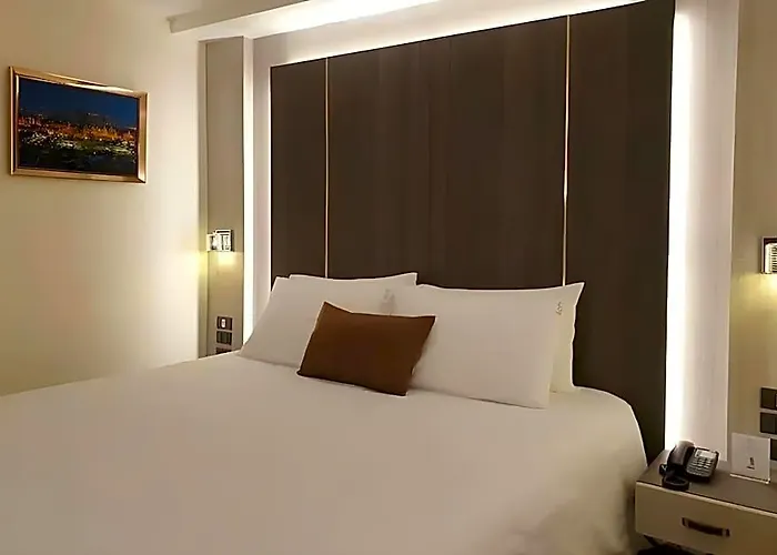 Отель Aspira Parc Sukhumvit 22