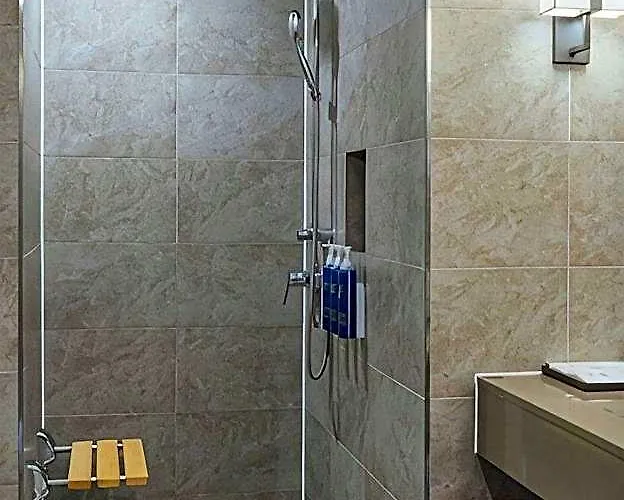 Отель Aspira Parc Sukhumvit 22 Бангкок